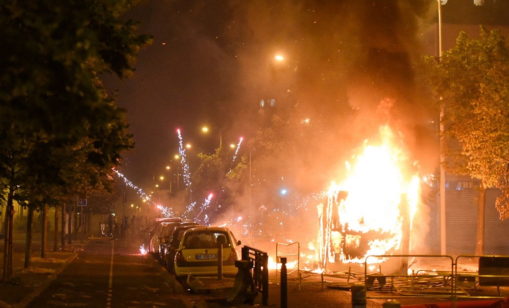 Vijojne protestat e dhunshme ne France, 150 te arrestuar